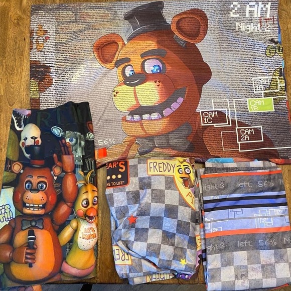 EUC FIVE NIGHTS AT FREDDY’s BEDDING LOT - Picture 2 of 4